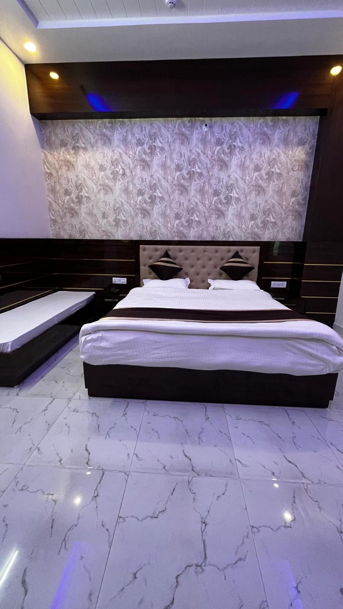 Mangalam Grand Hotell Lucknow Eksteriør bilde