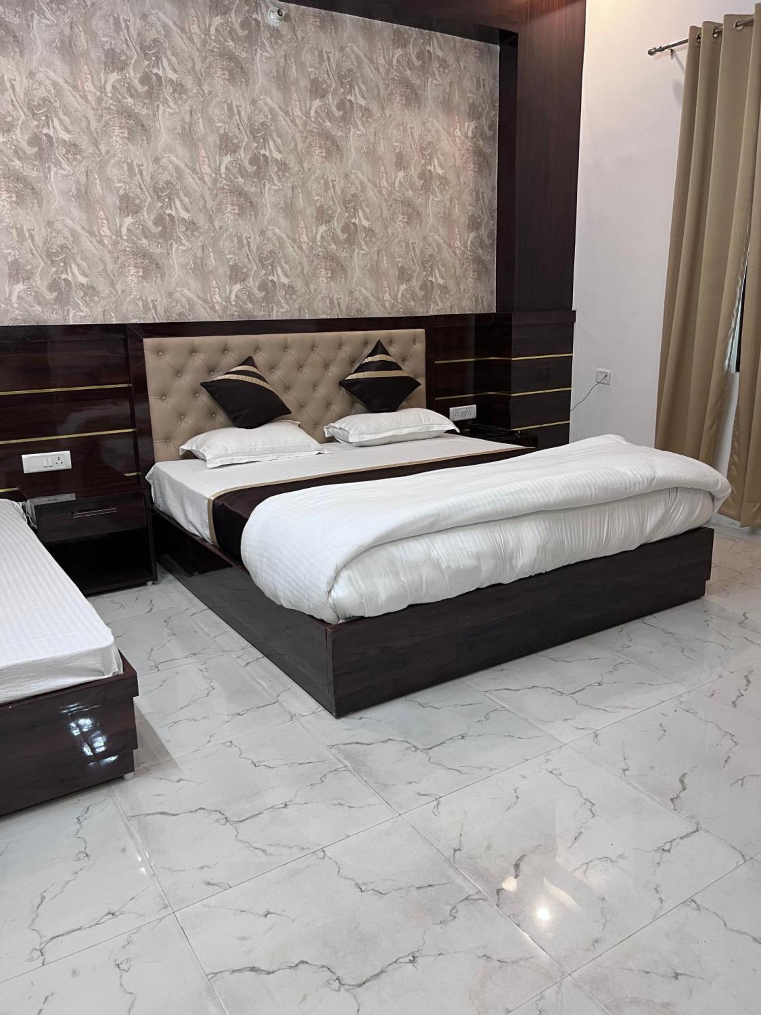 Mangalam Grand Hotell Lucknow Eksteriør bilde
