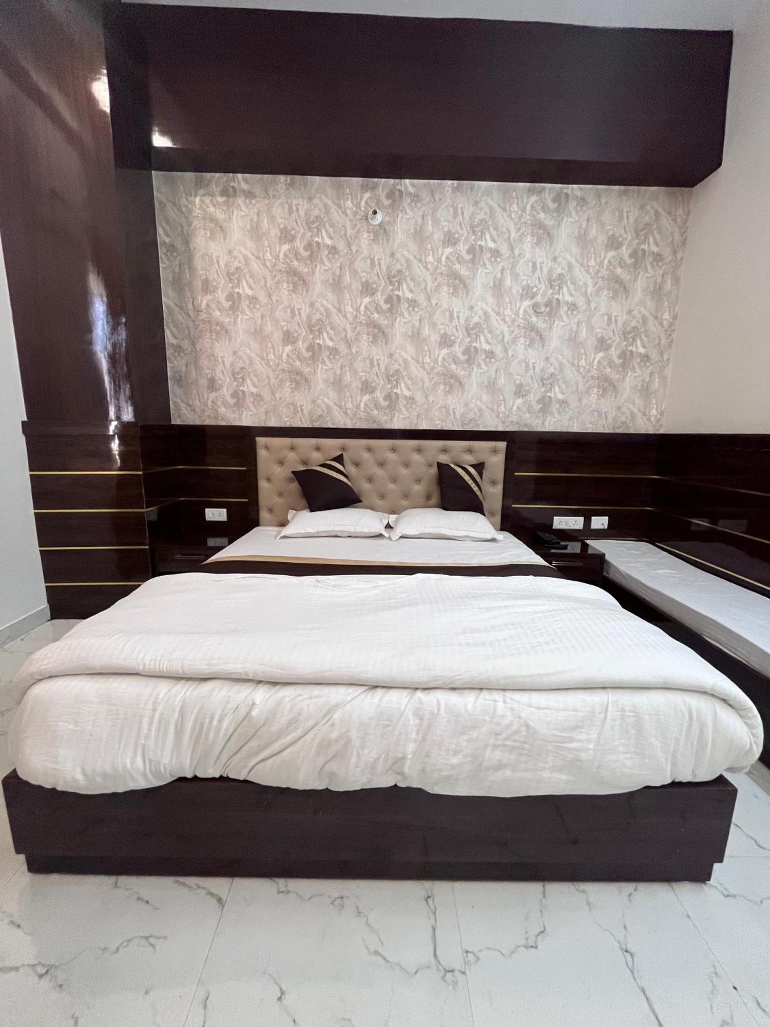 Mangalam Grand Hotell Lucknow Eksteriør bilde